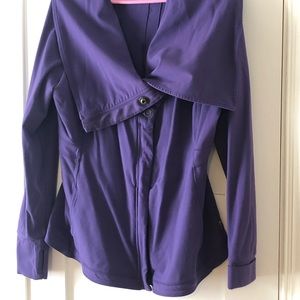 Jacket with asymmetrical collar